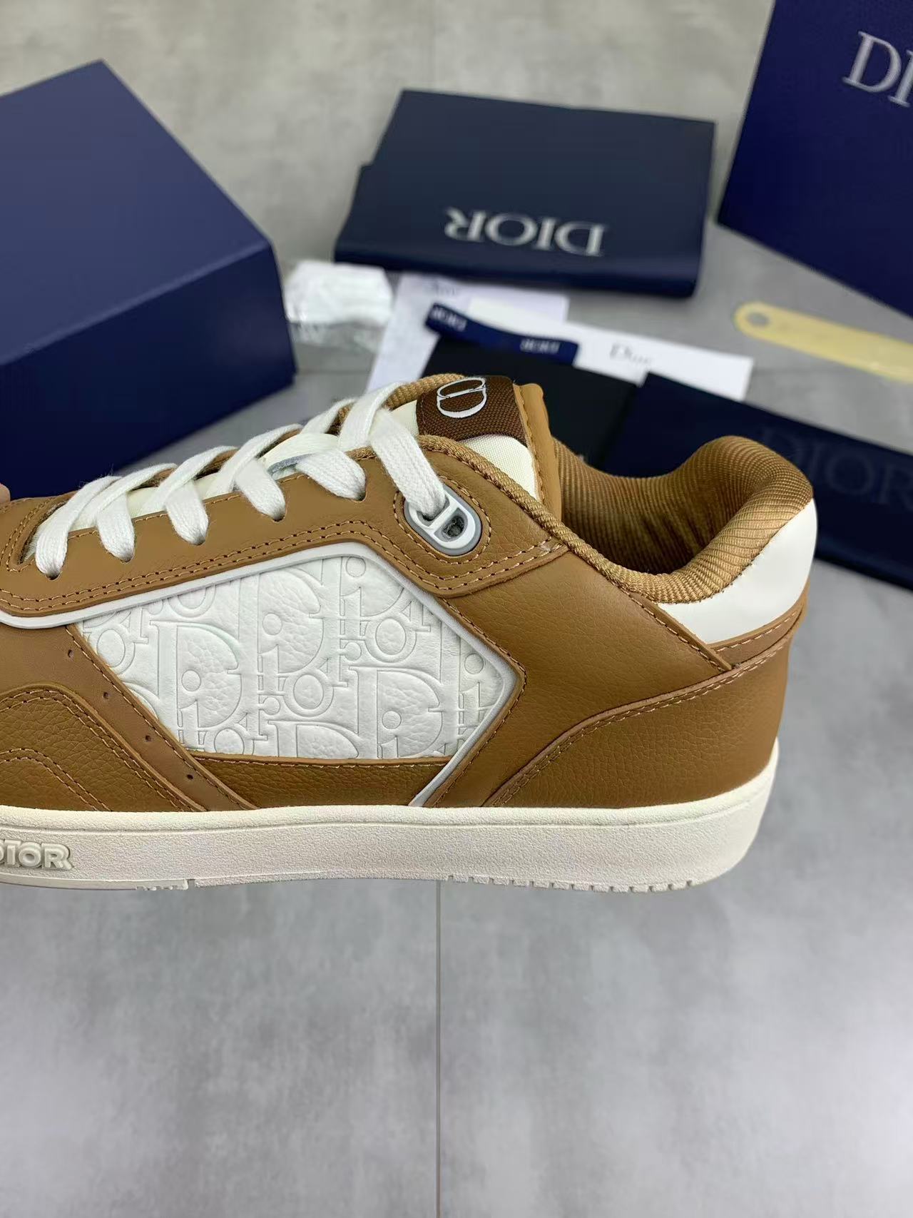 DIOR B27 アップタウン ロートップスニーカー