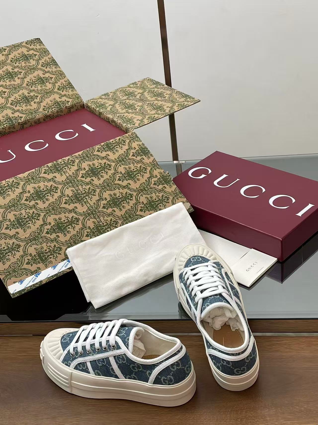 GUCCI ウィメンズ チャンキー スニーカー