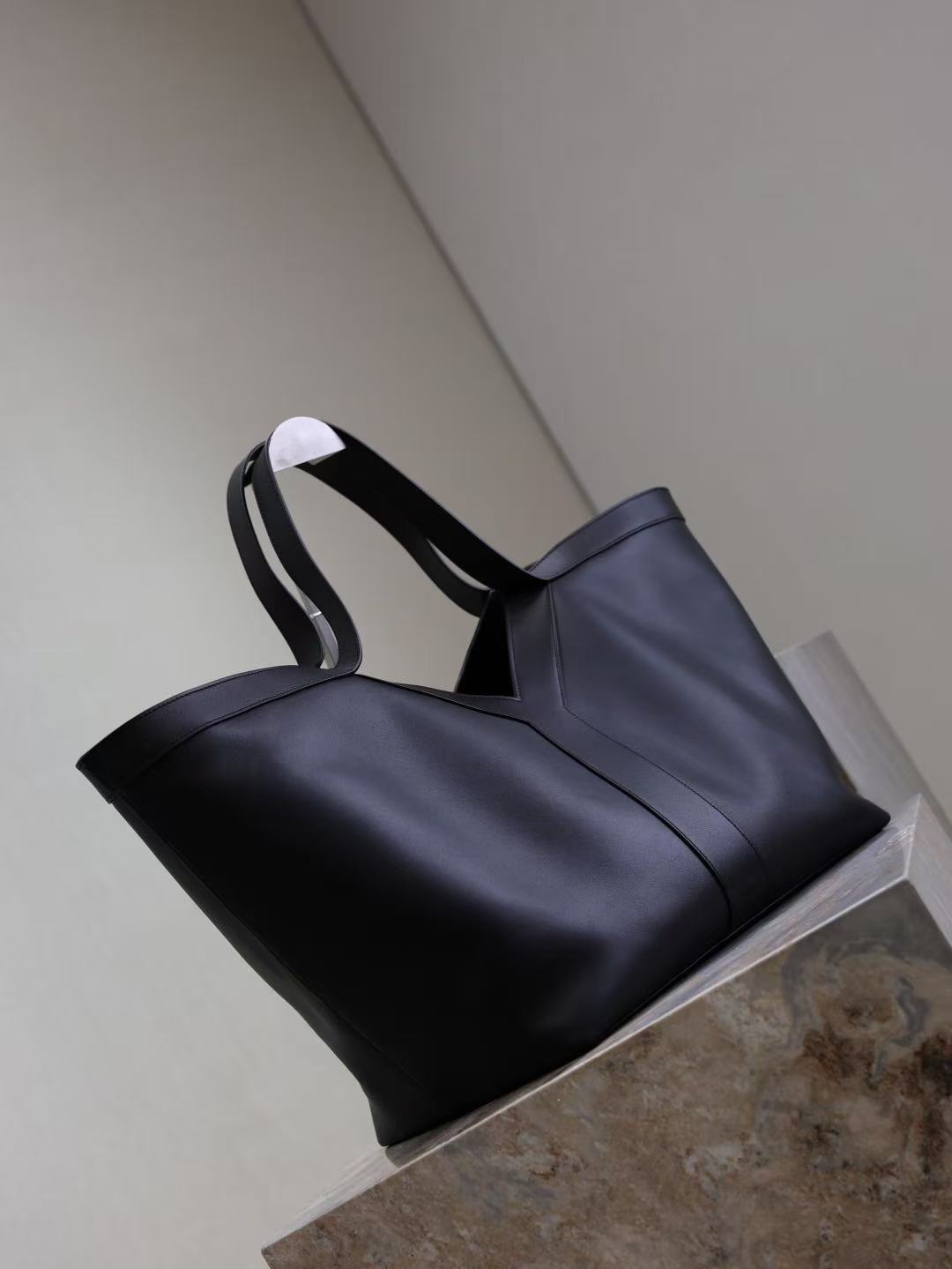 Saint Laurent サンローラン  トート（レザー）