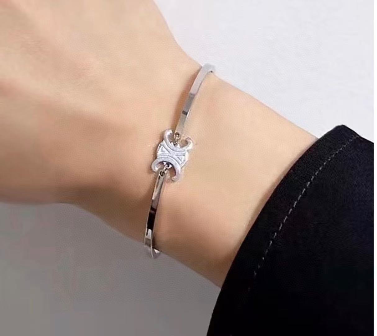 CELINE トリオンフ アーティキュレート ブレスレット / ロジウムフィニッシュ ブラス