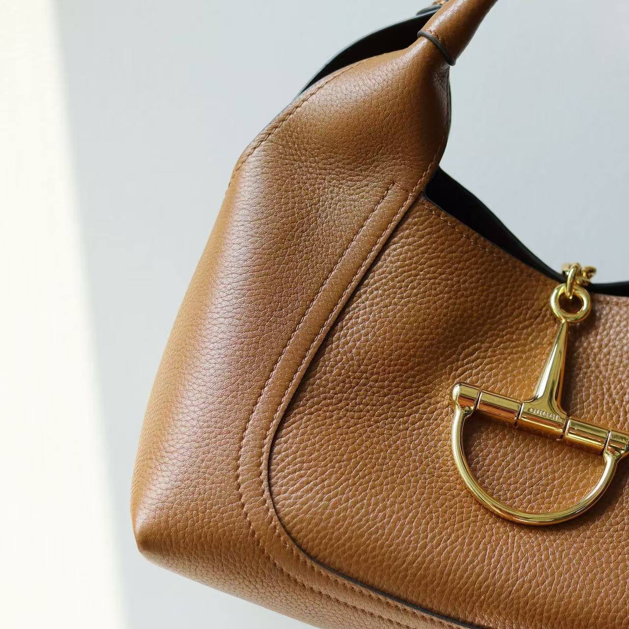 GUCCI 〔グッチ ソフトビット〕ミディアム トップハンドルバッグ