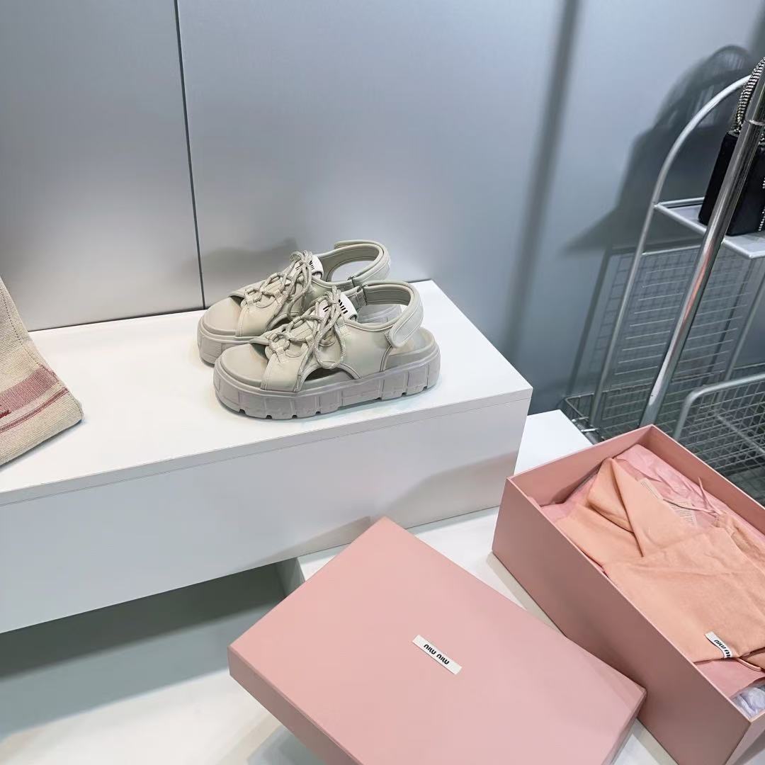 miumiu チャンキー ネオプレン サンダル
