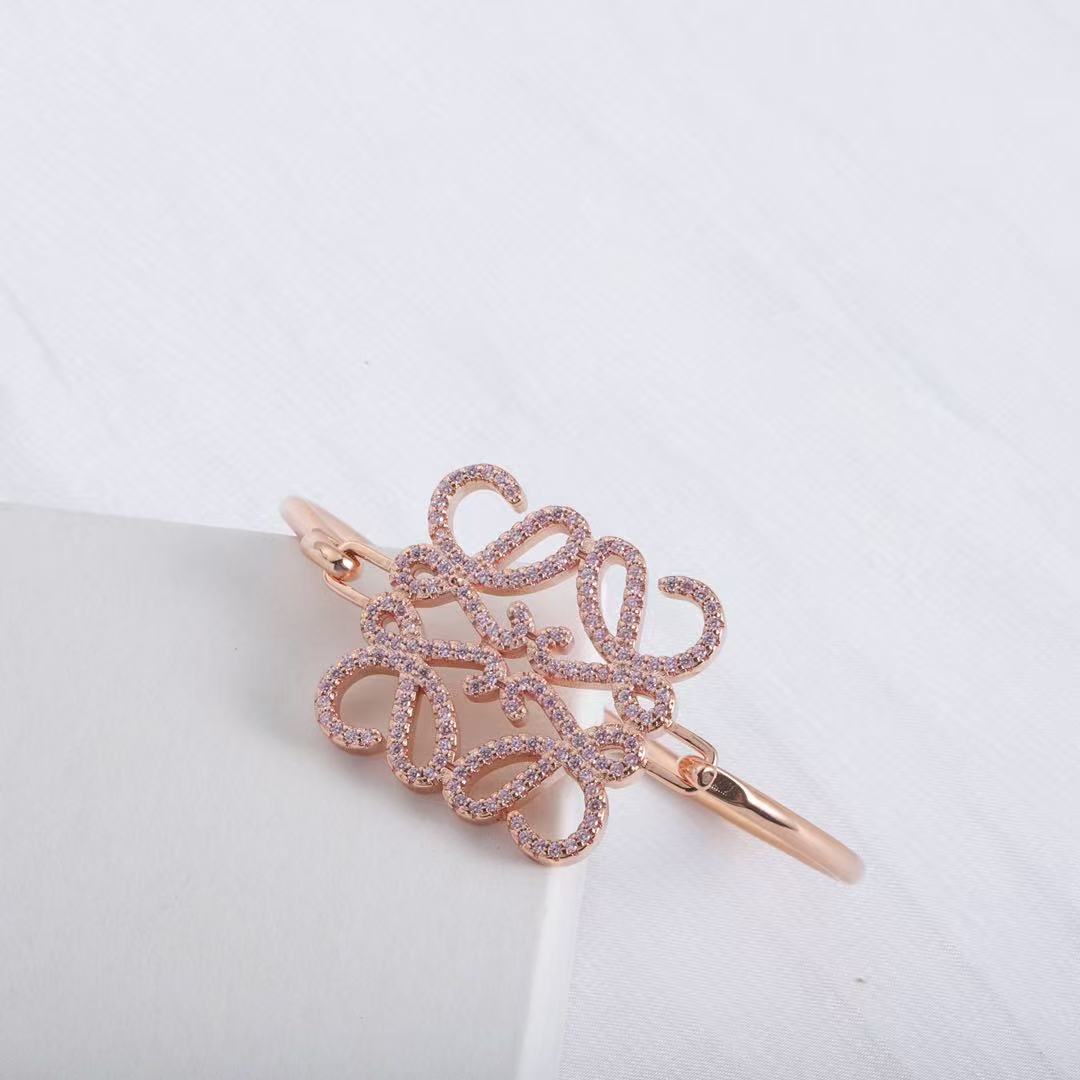 LOEWE パヴェ アナグラム オープンブレスレット (スターリングシルバー＆クリスタル) ゴールド