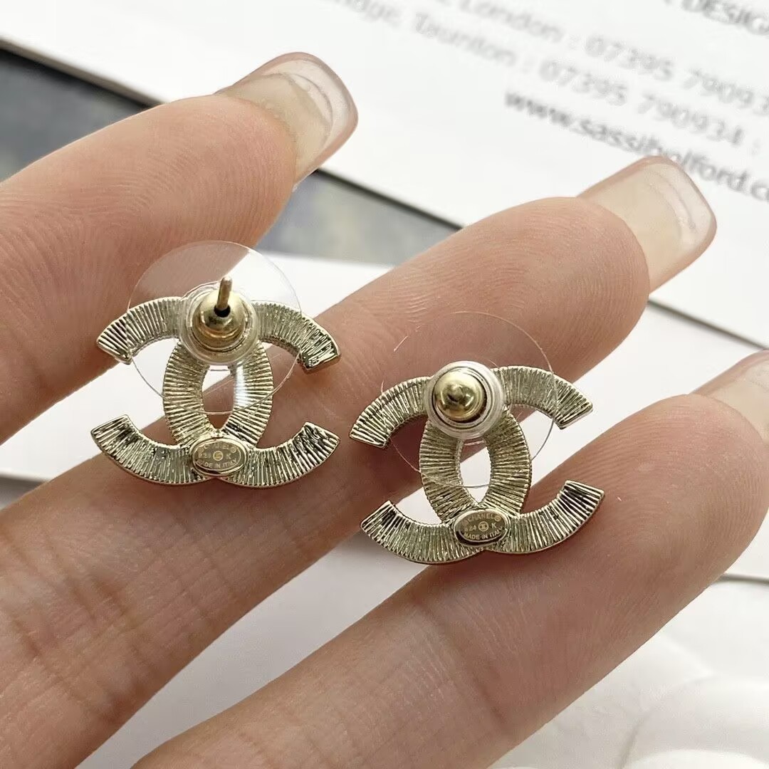 CHANEL COCOラインストーンピアス