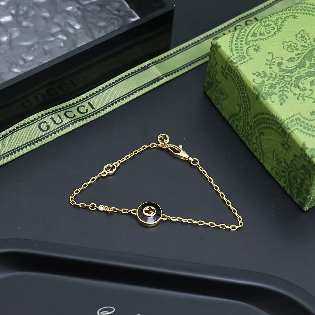 〔グッチ インターロッキング〕18K チェーン ブレスレット