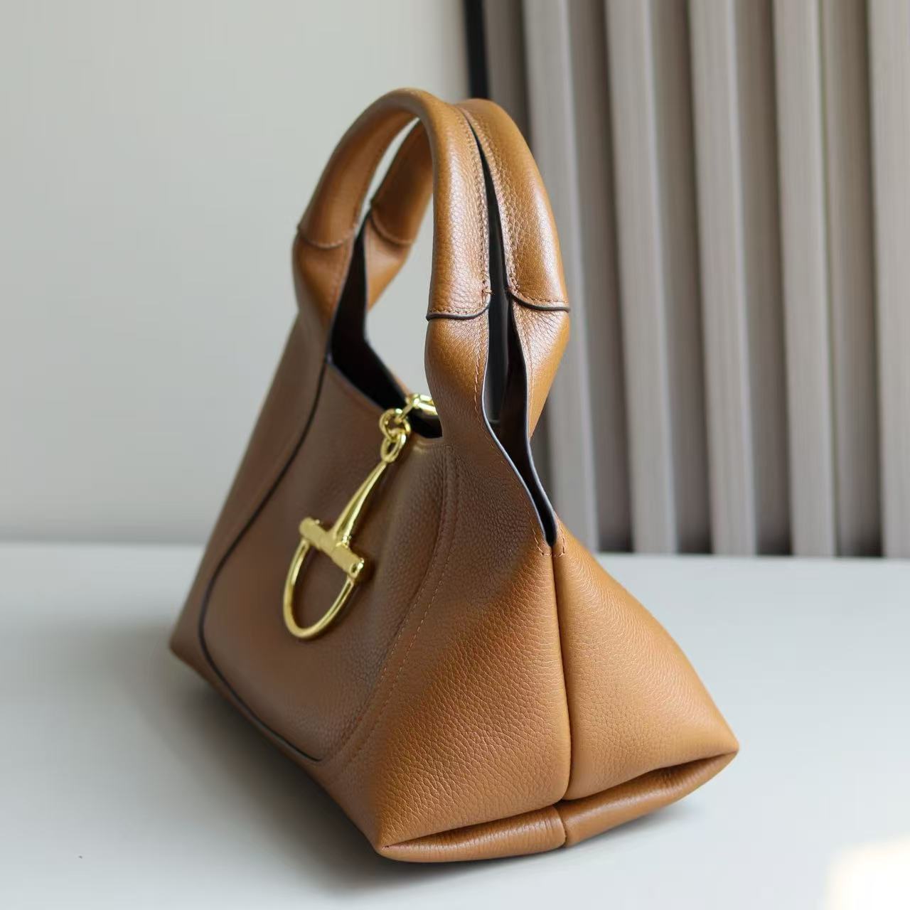 GUCCI 〔グッチ ソフトビット〕ミディアム トップハンドルバッグ