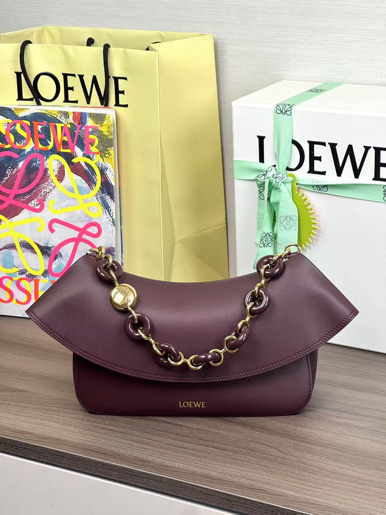 Loewe オラ バッグ ミディアム（スムースカーフ）