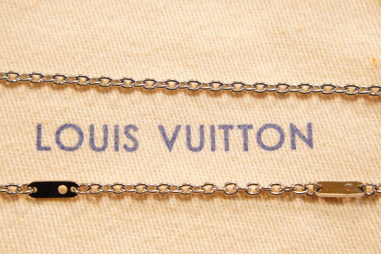 M00675 ペンダント･モノグラム ボールド