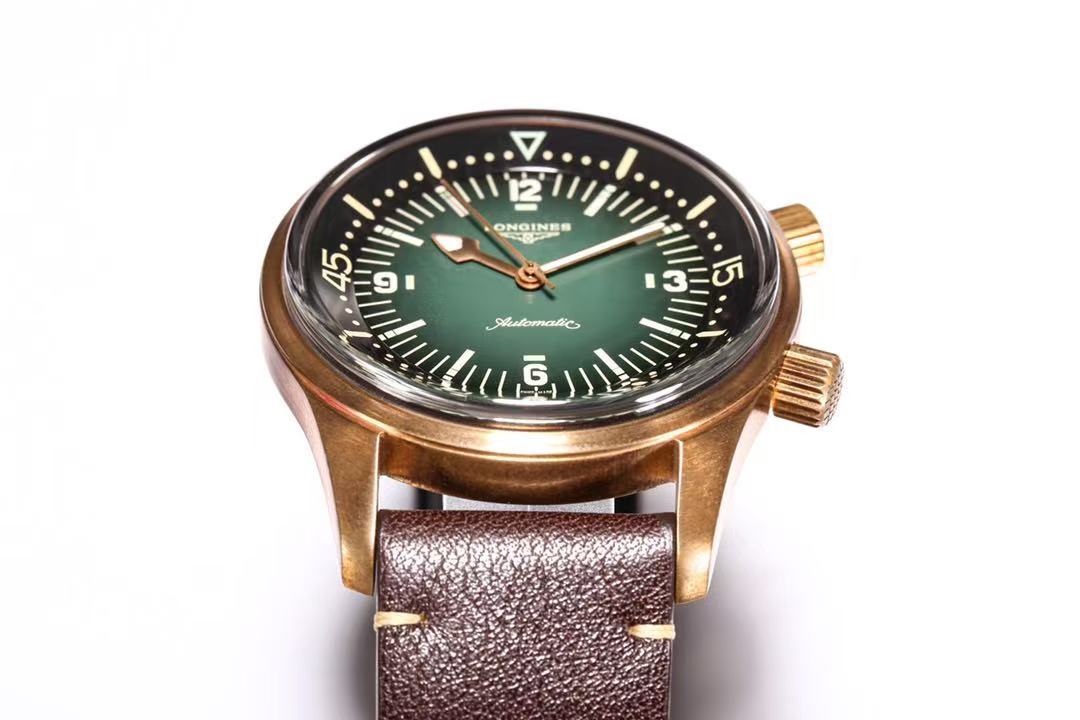 LONGINES  ロンジン LEGEND DIVER BRONZE, L3.774.1.50.2, 自動巻 ウォッチ, Ø 42.00 mm, チタン製ケースバックを備えたブロンズ.