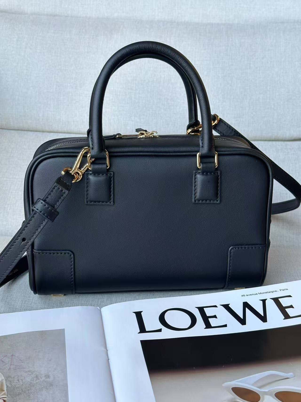Loewe アマソナ23 バッグ（ナパカーフ）
