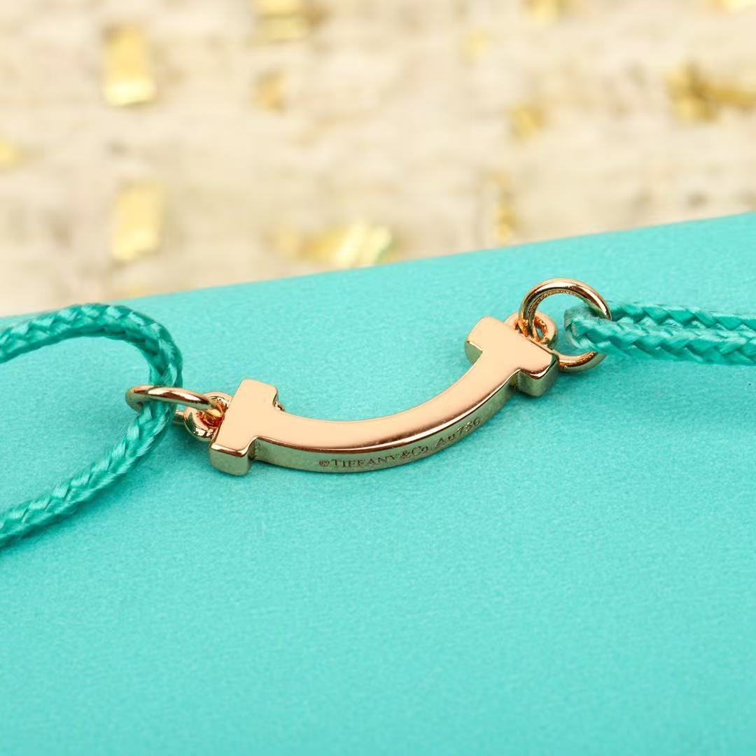 スマイル ブレスレット イエローゴールドにダイヤモンドをセッティング、ブルー コード