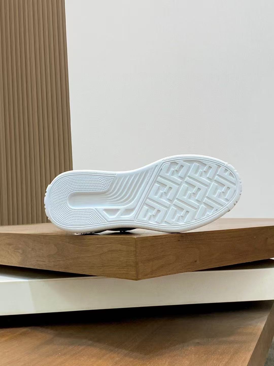 Fendi フェンディ フォース スニーカー