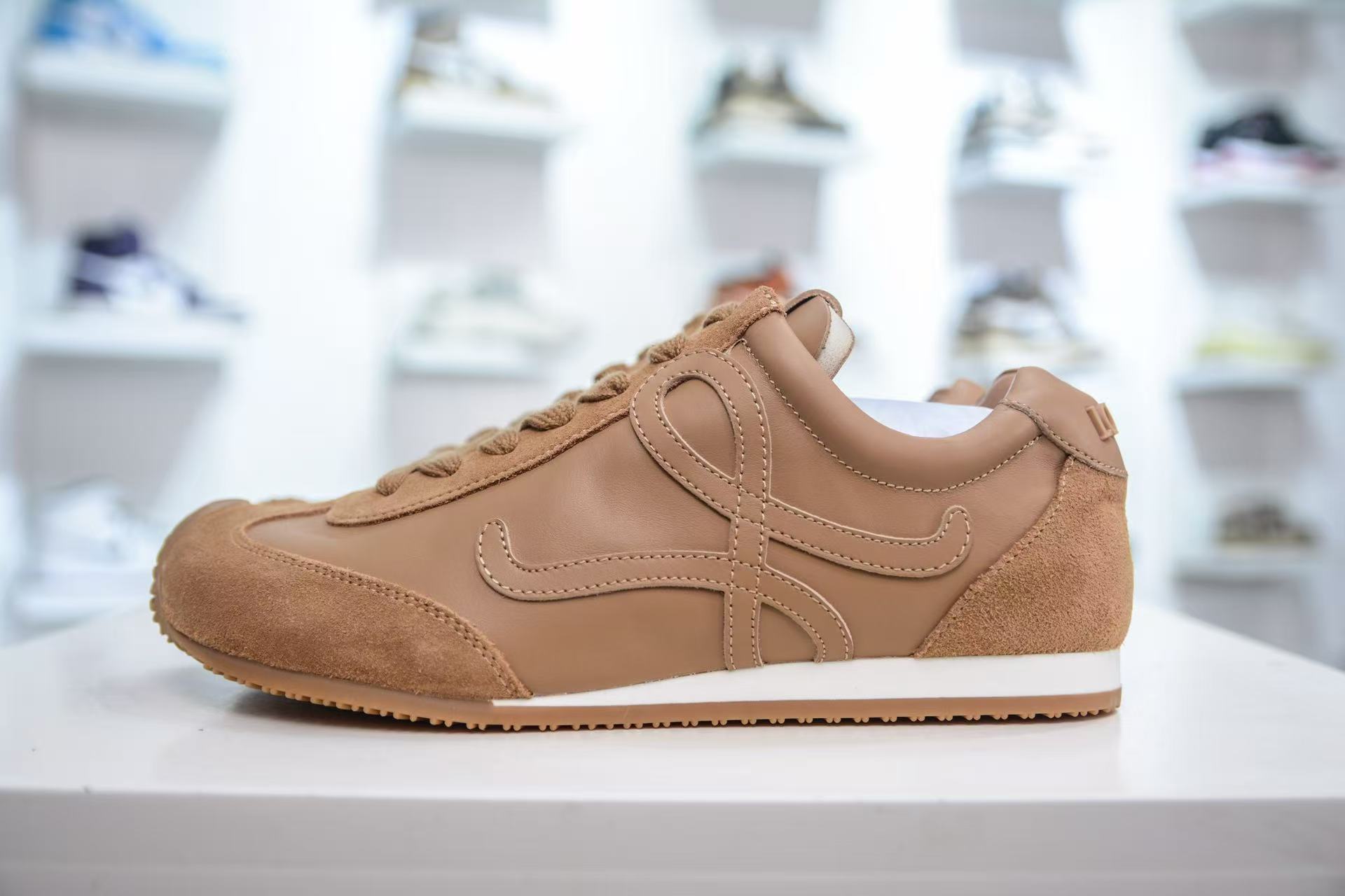 Loewe バレエランナー 2.0（ソフトカーフ）