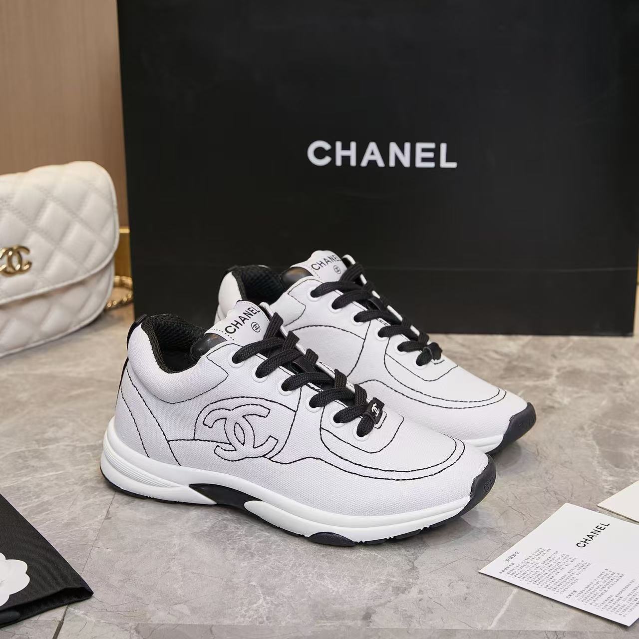 CHANEL 2024/25年 クルーズ コレクション ショー スニーカー