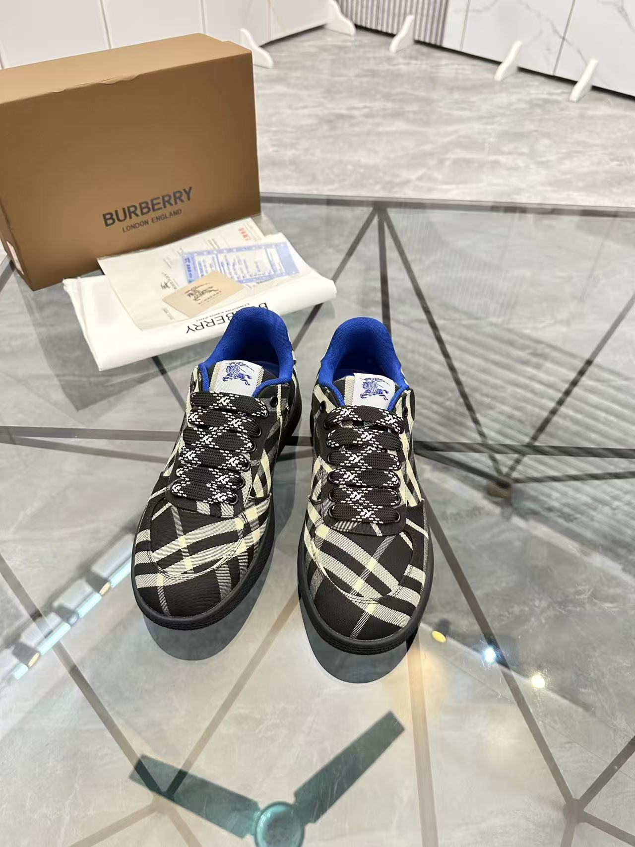 Burberry チェック テラススニーカー