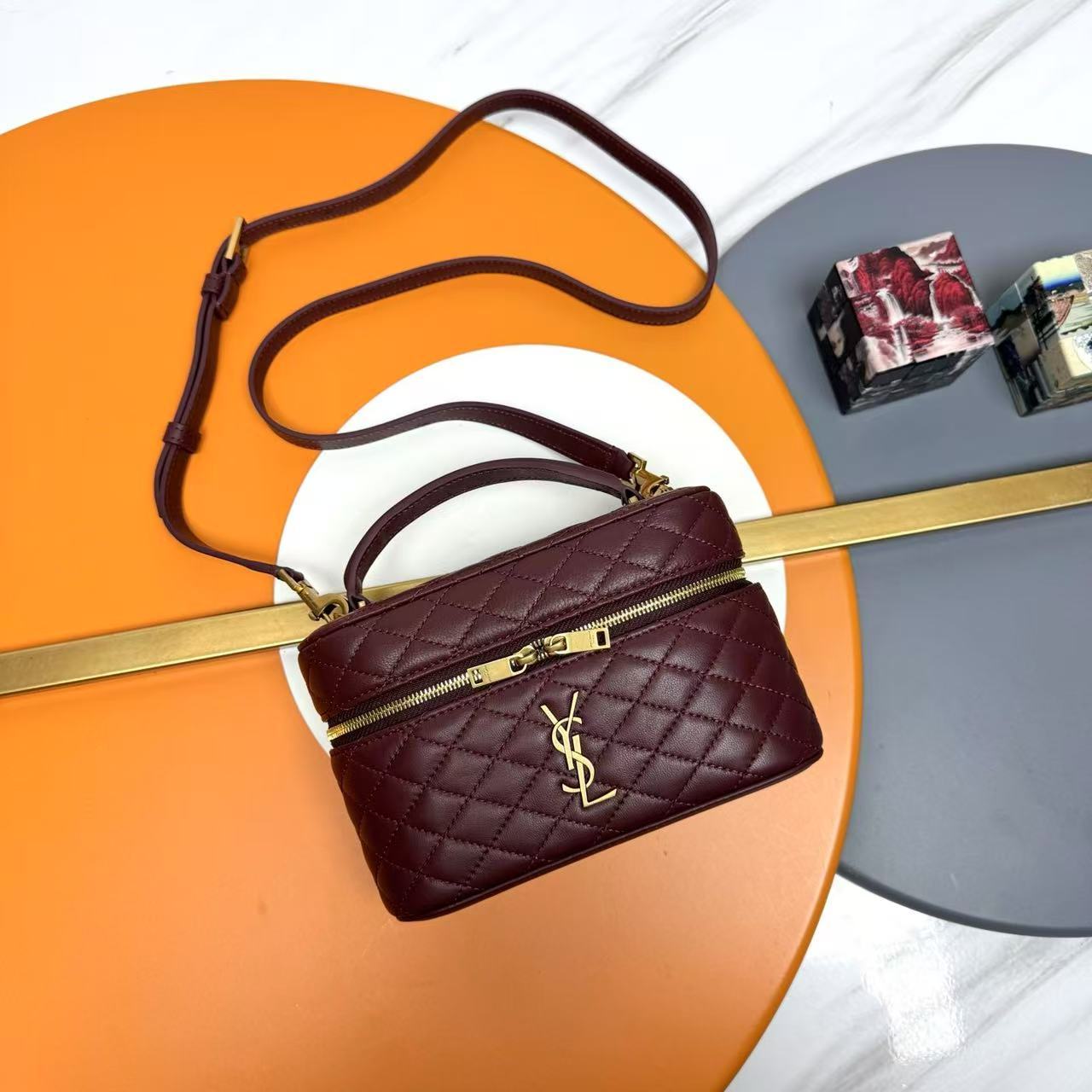 Saint Laurent サンローラン  ギャビー ヴァニティバッグ（ラムスキン）