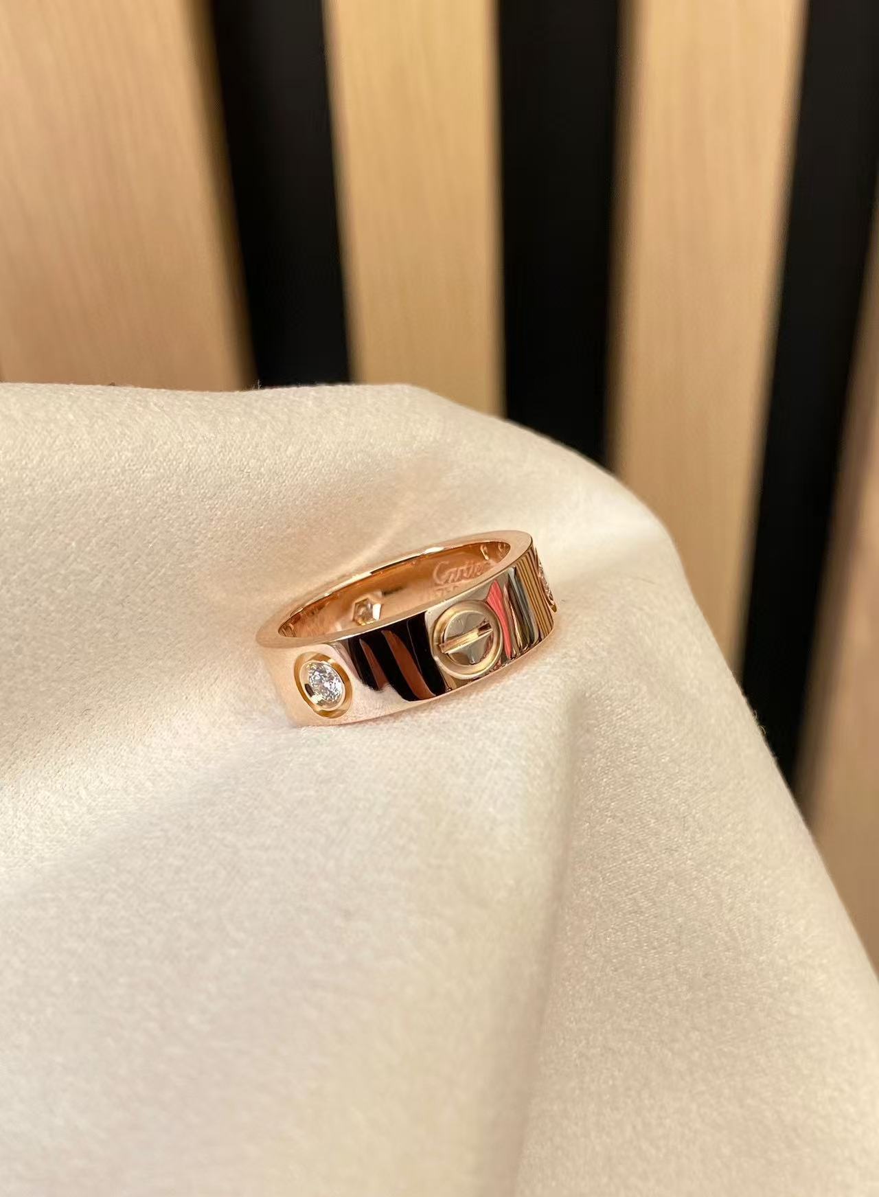 Cartier Love リング、スモールモデル、ダイヤモンド1石