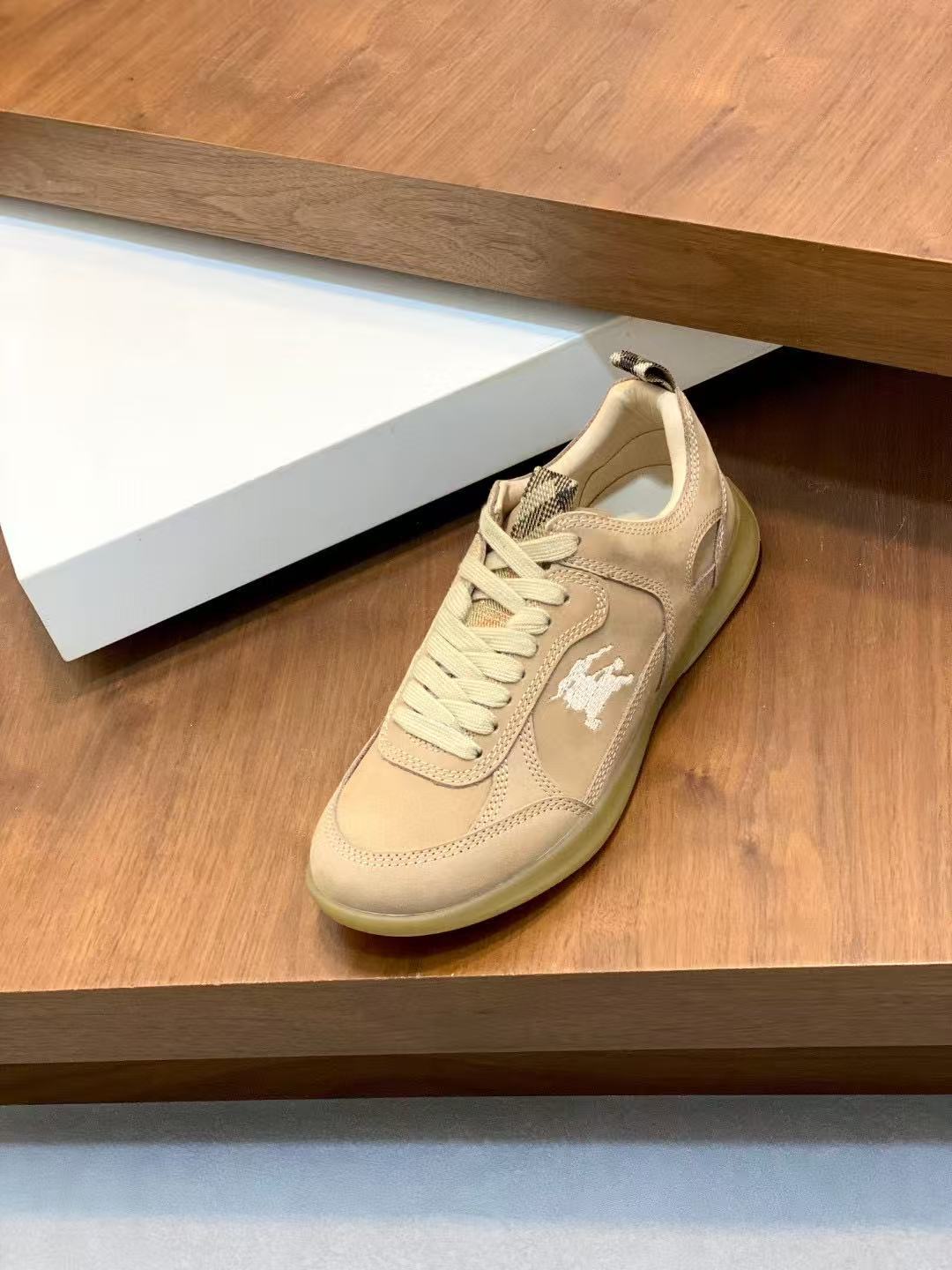 Burberry レザー マトリックススニーカー