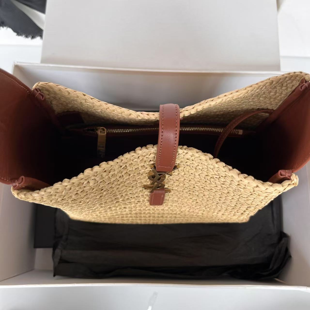 Saint Laurent サンローラン LE 5 À 7 ソフト スモール（ラフィア/レザー）