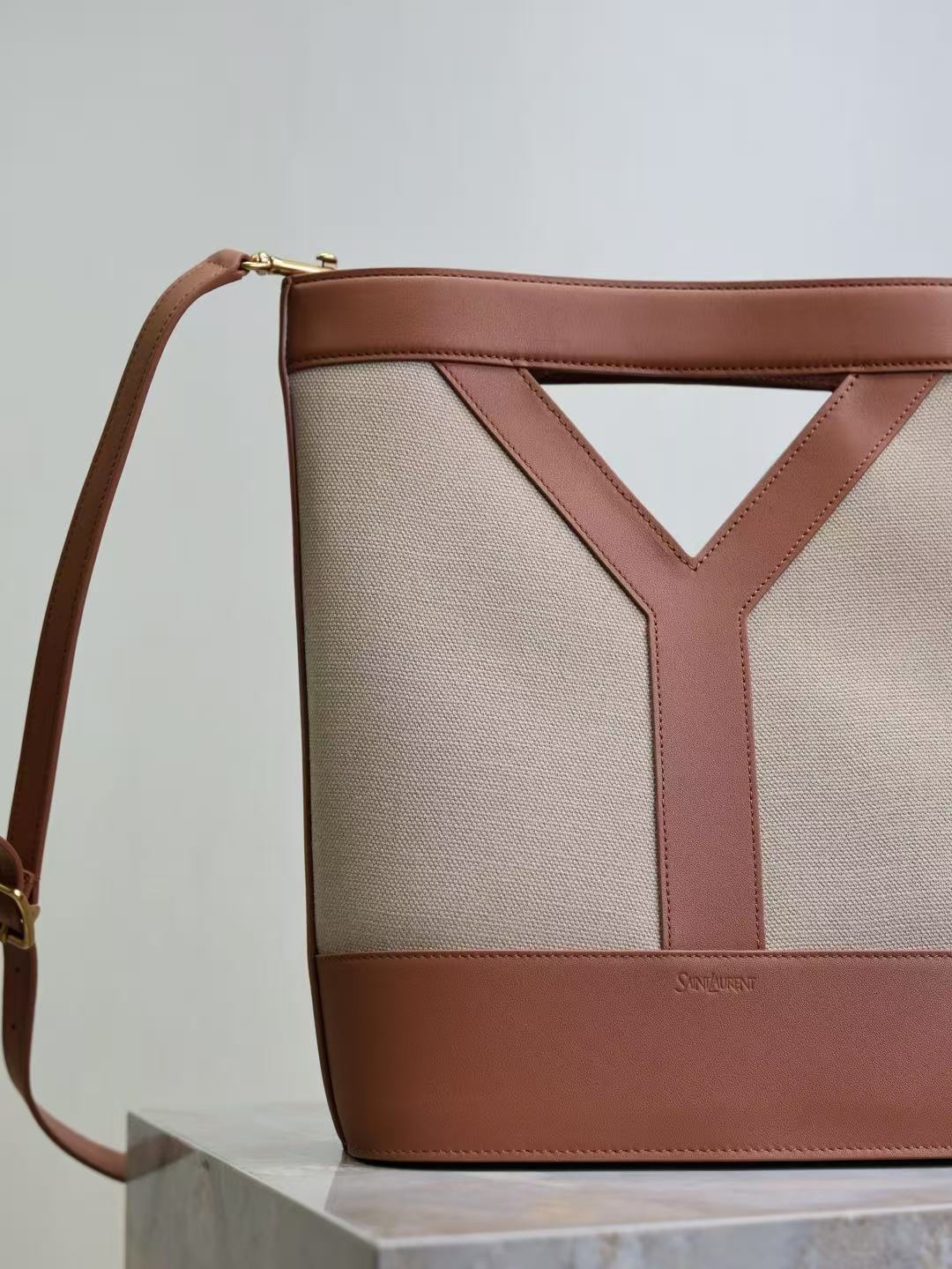 Saint Laurent サンローラン スモールバケット（キャンバス/レザー）