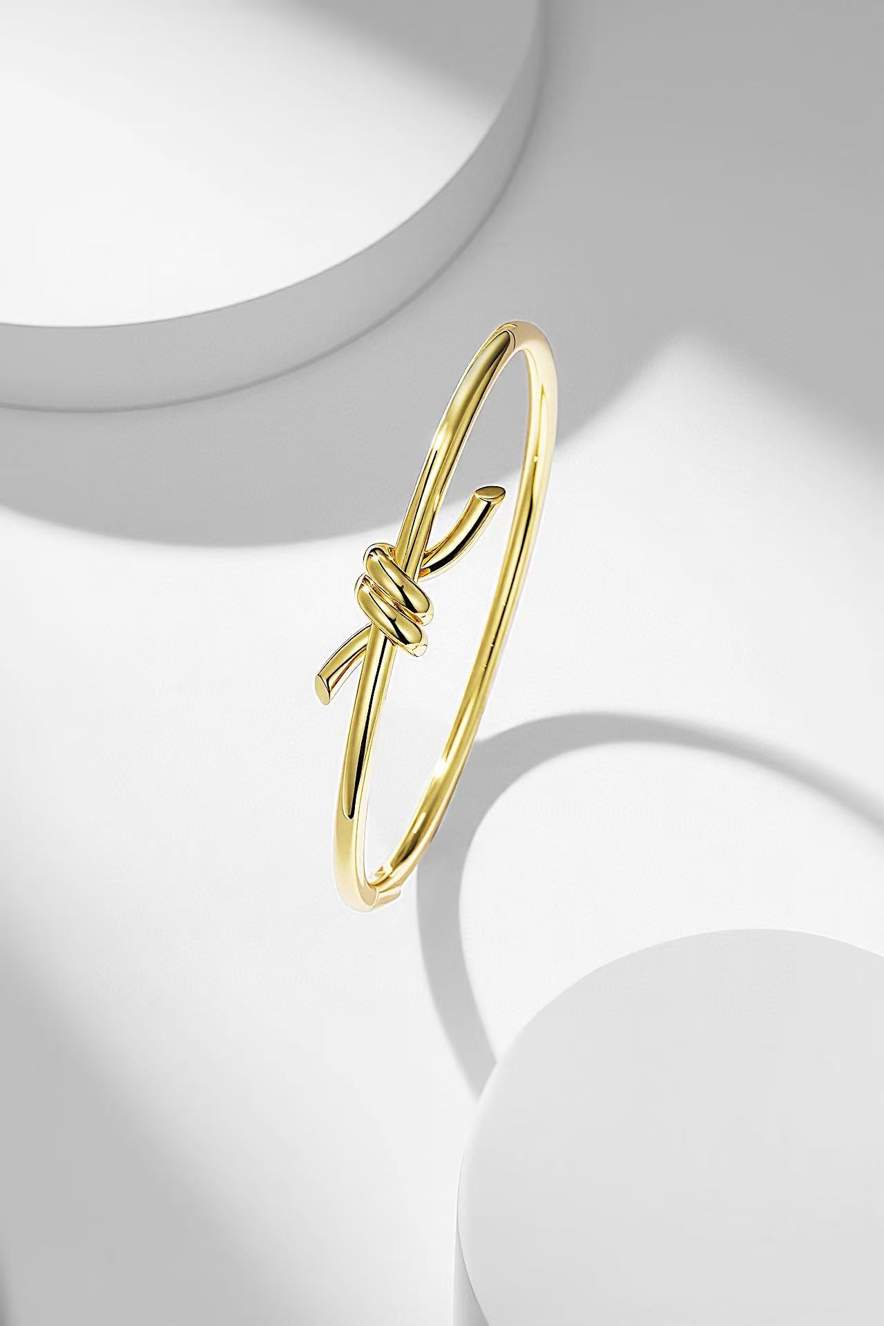 ティファニー ノット ワイヤー バングル イエローゴールド