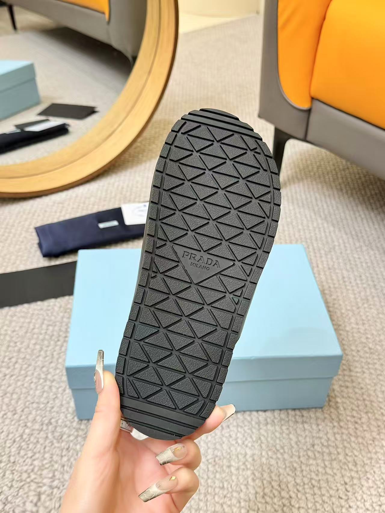 Prada ナッパレザー スライドサンダル