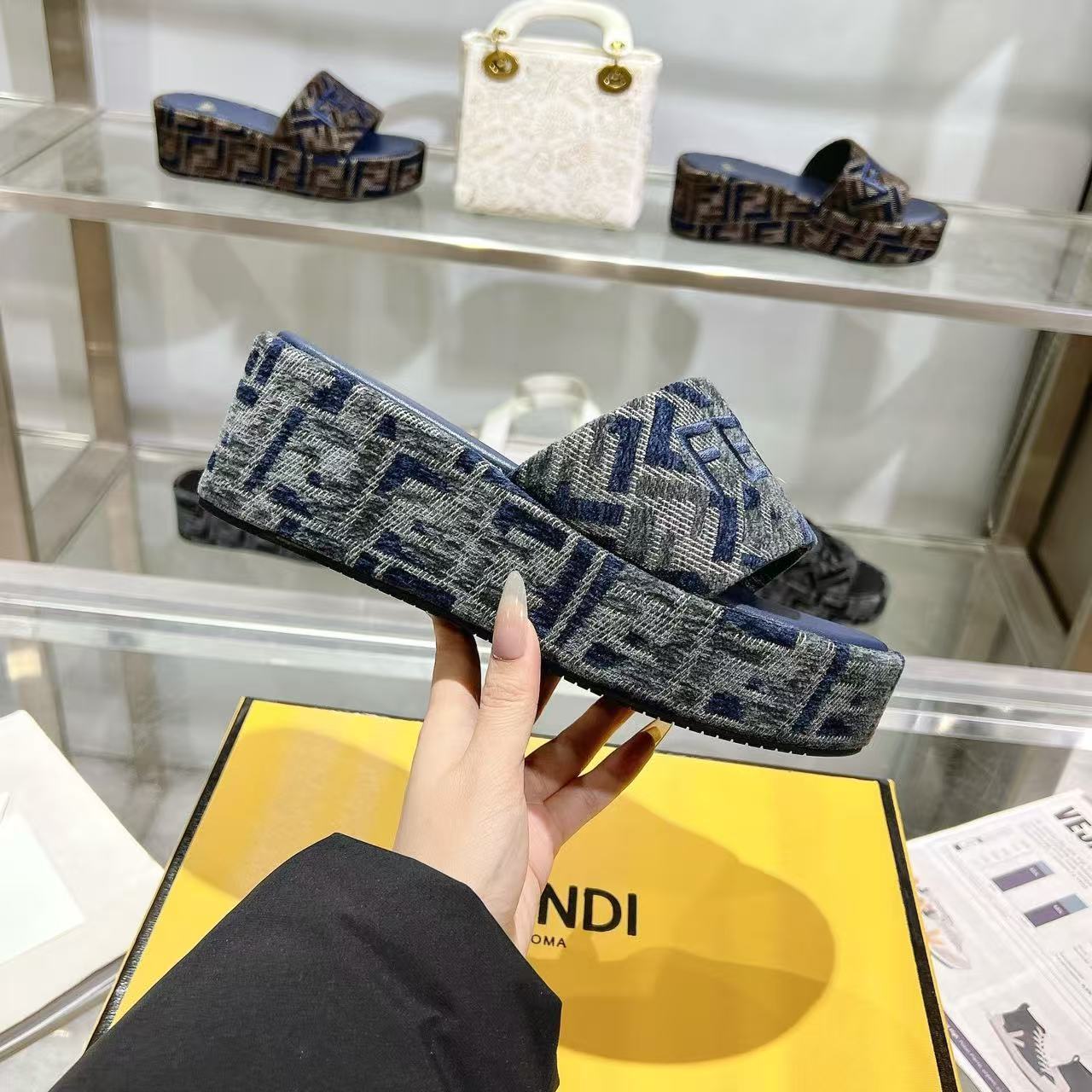 Fendi フェンディ サンシャイン ブルーFFデニム フラットフォームスライド