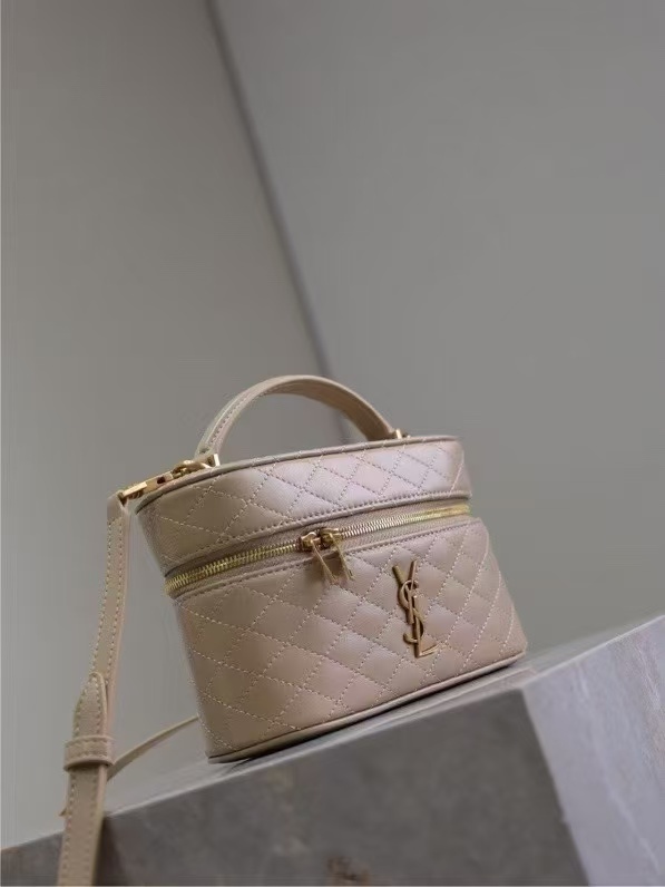  Saint Laurent サンローラン ギャビー バニティバッグ（ラムスキン）