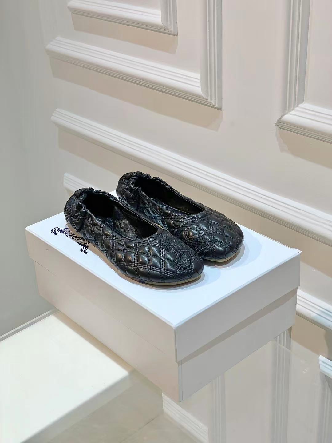 Burberry レザー サドラー バレリーナ