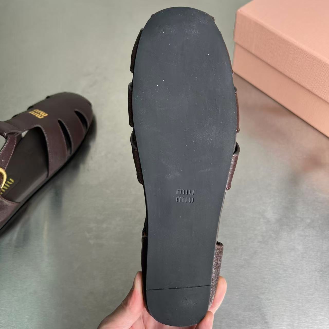 miumiu ルーシュ ナッパレザー フィッシャーマンズサンダル