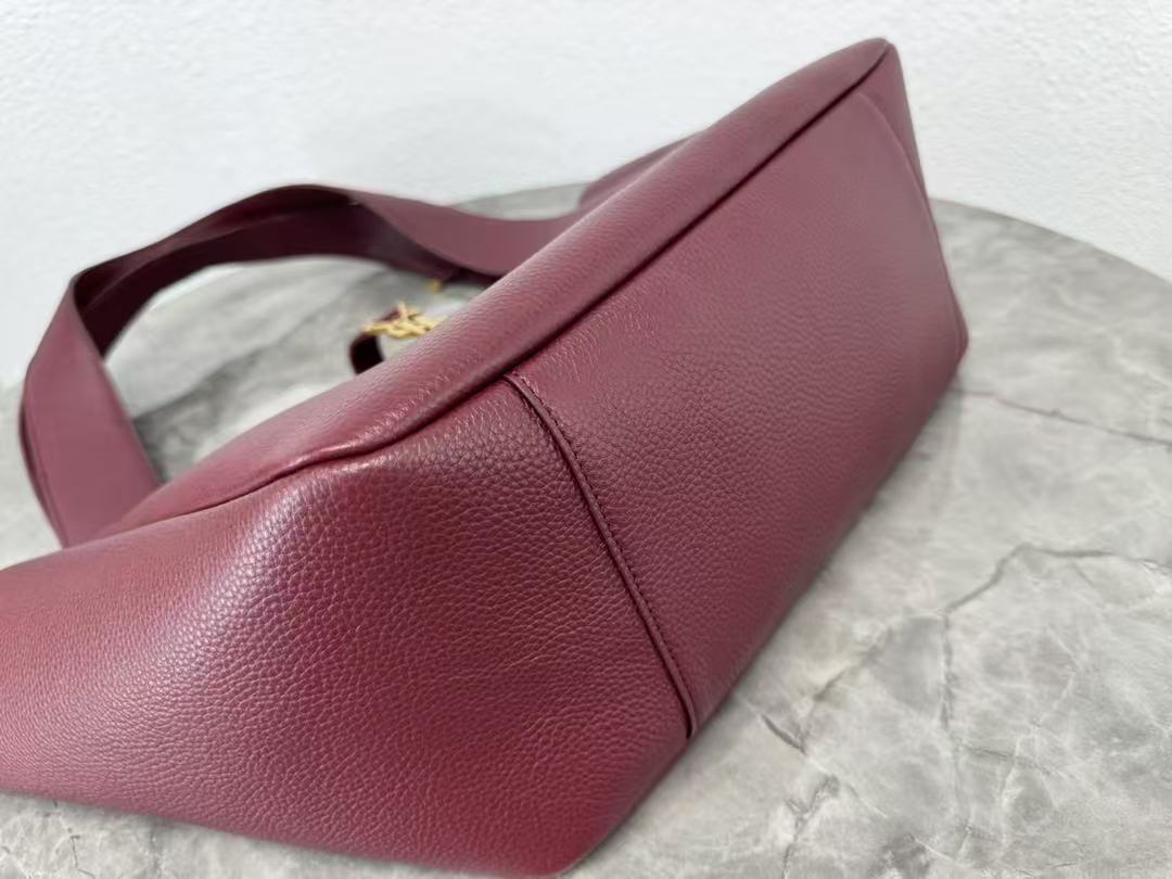 Saint Laurent サンローラン  LE 5 À 7 BEA（グレインレザー）