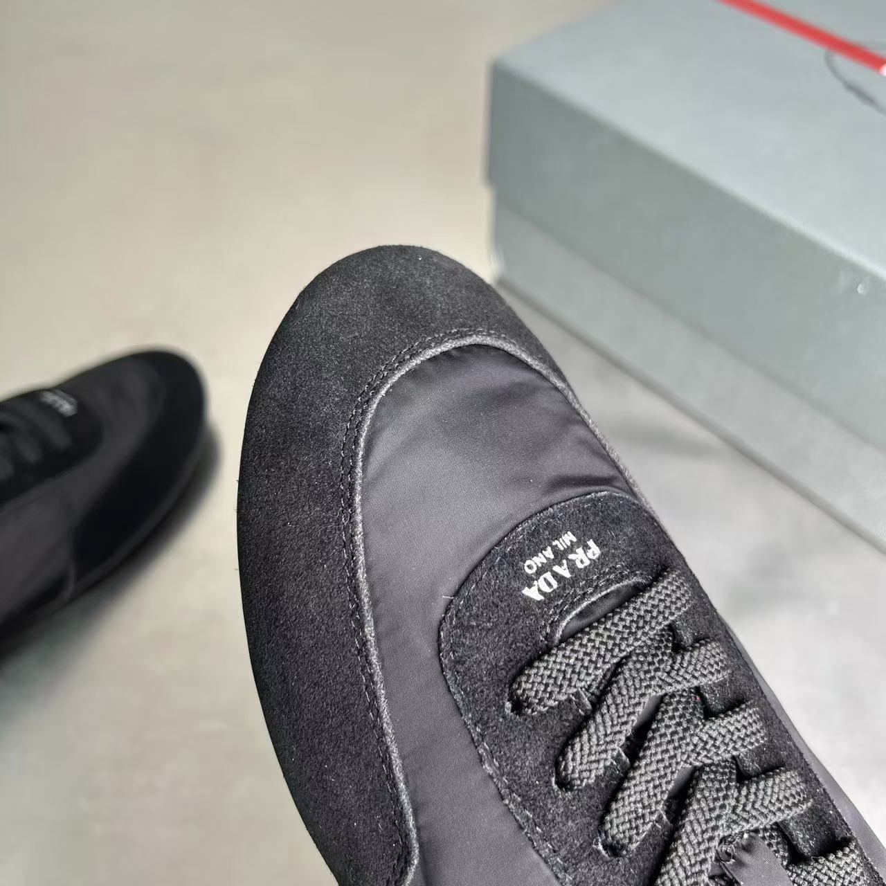 Prada プラダ コラプス Re-Nylon xスエード スニーカー