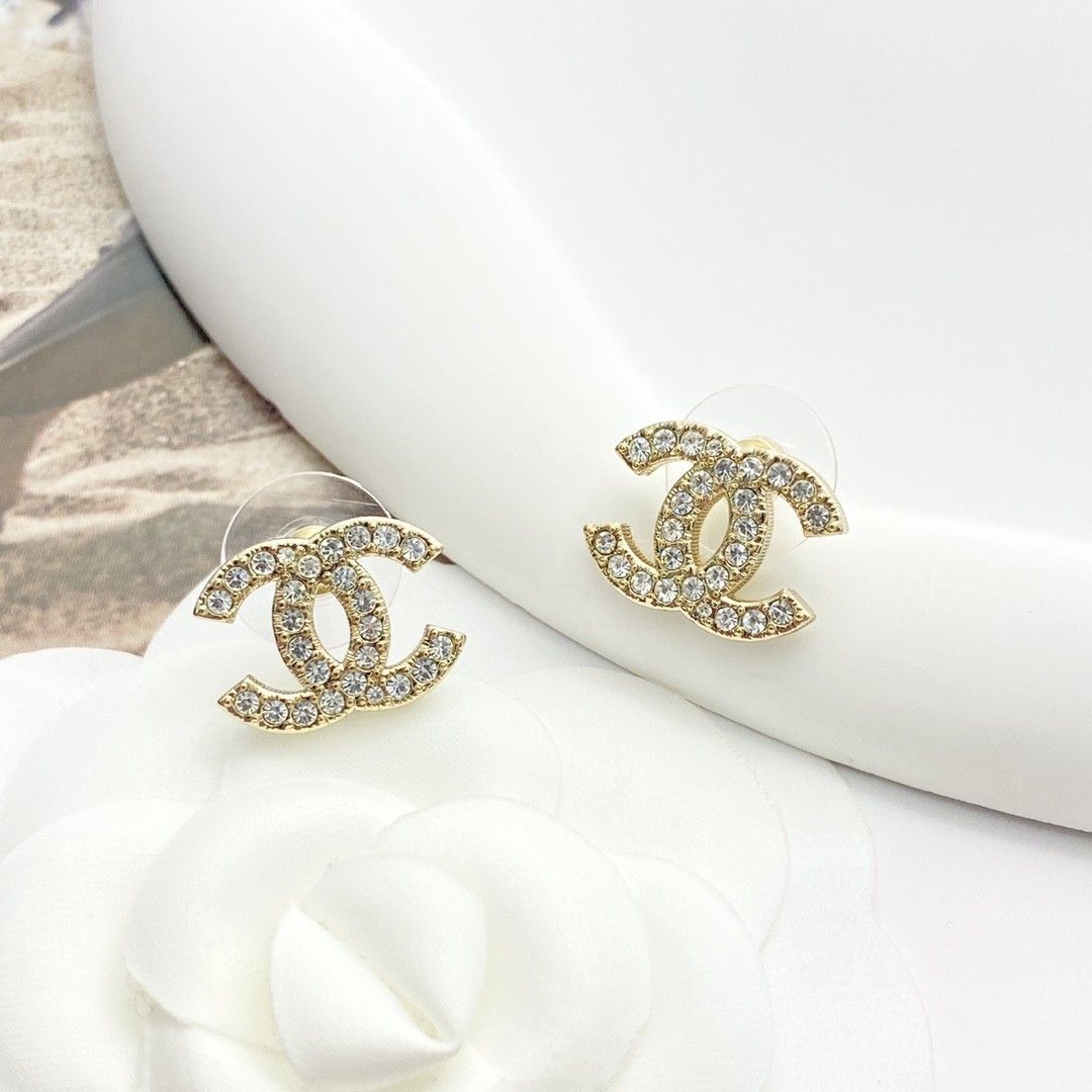 CHANEL COCOラインストーンピアス