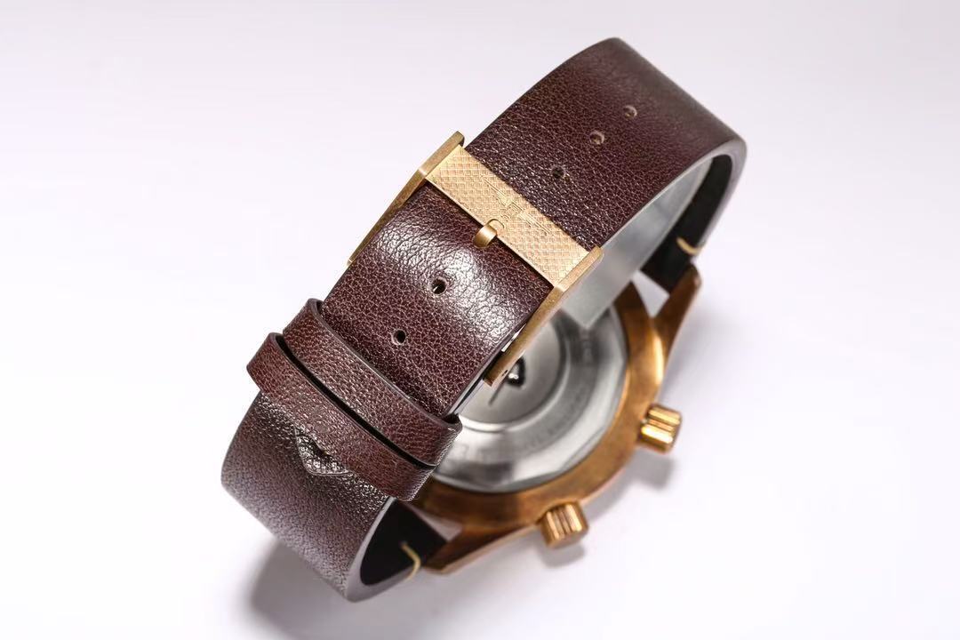 LONGINES  ロンジン LEGEND DIVER BRONZE, L3.774.1.50.2, 自動巻 ウォッチ, Ø 42.00 mm, チタン製ケースバックを備えたブロンズ.