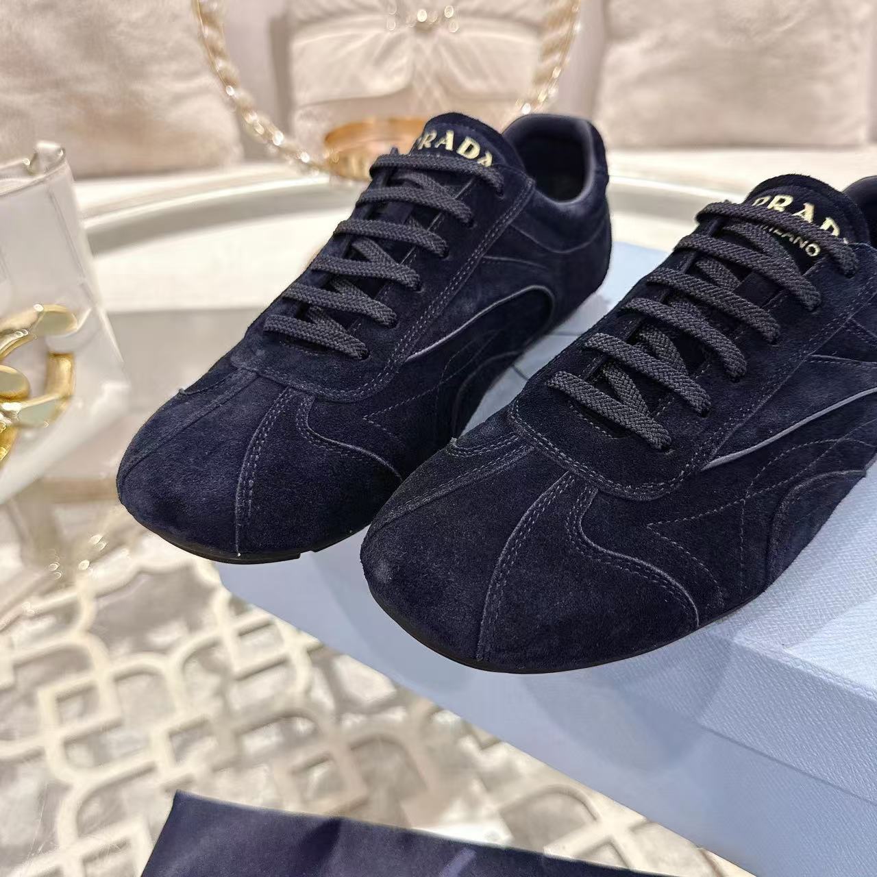 Prada スエード スニーカー