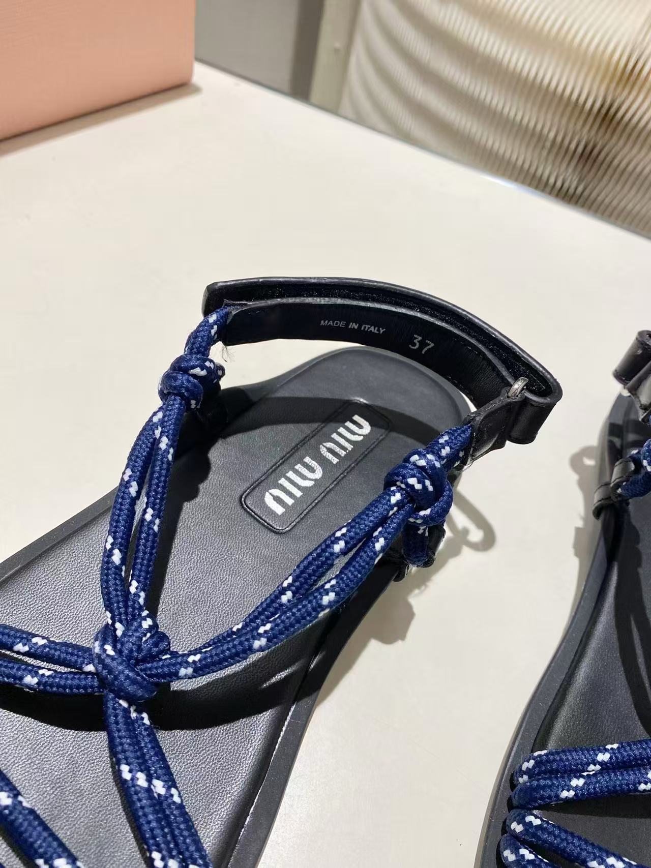 miumiu リビエール コードxレザー サンダル