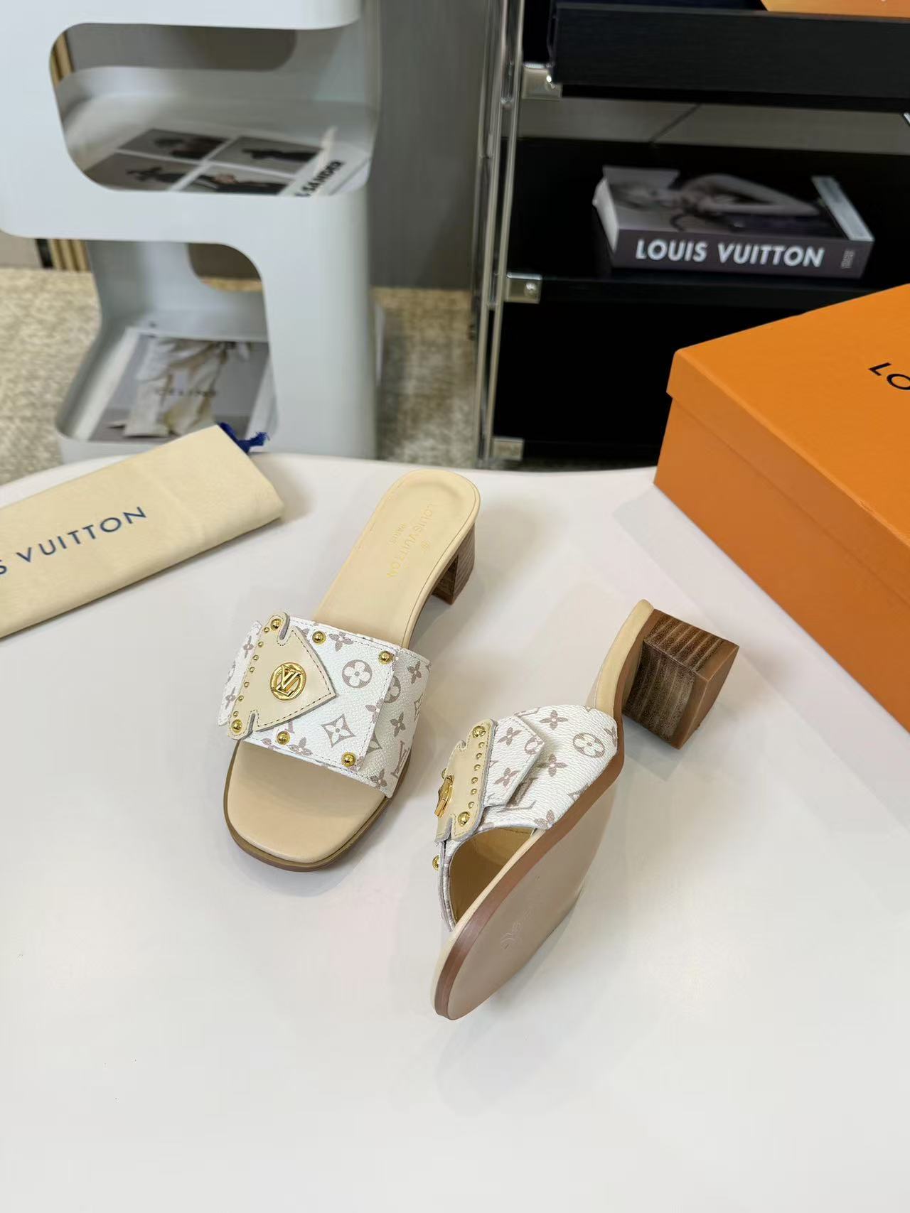 Louis vuitton フレーム ミュール