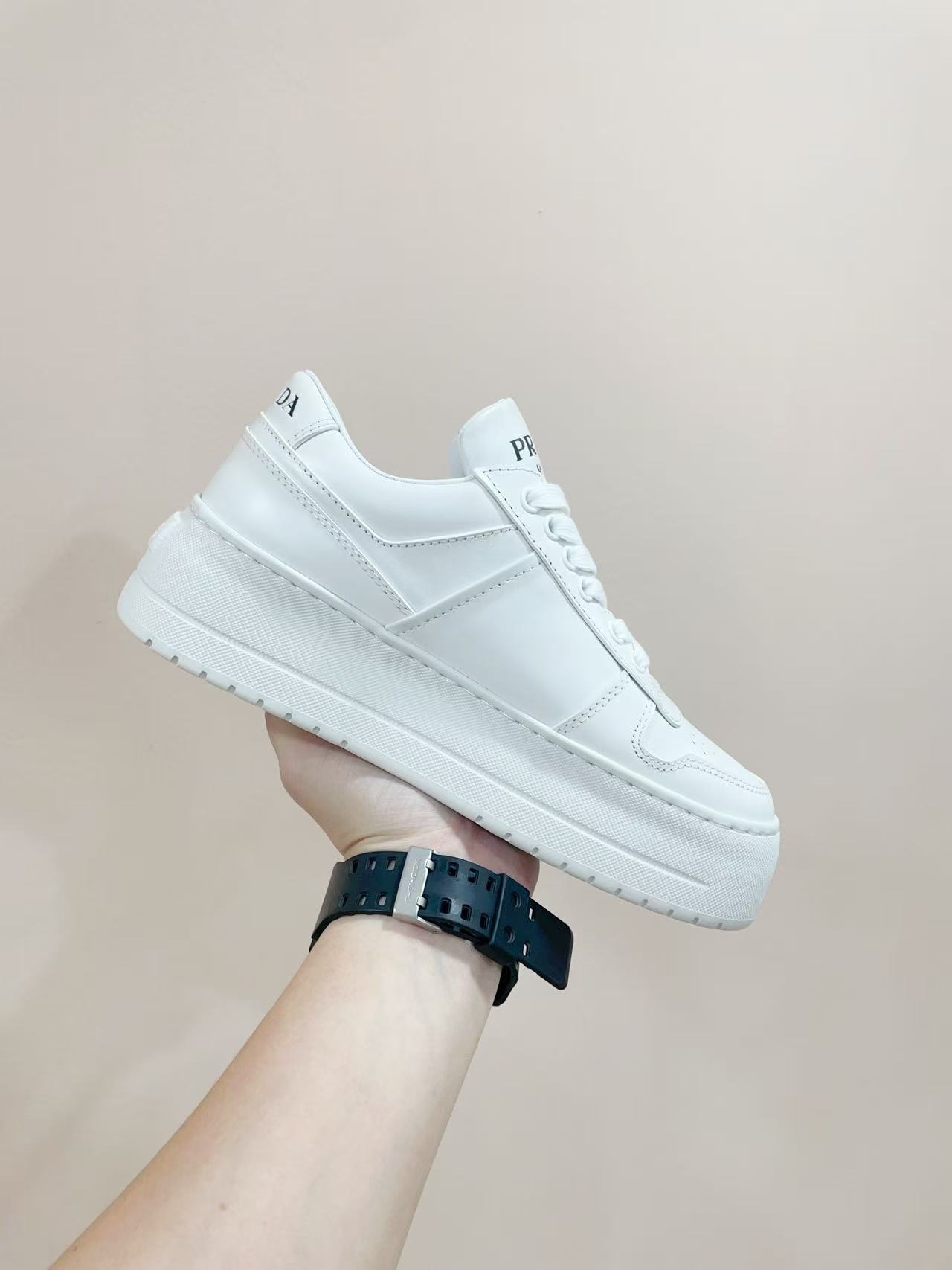 Prada プラダ ダウンタウン ボールド レザー スニーカー