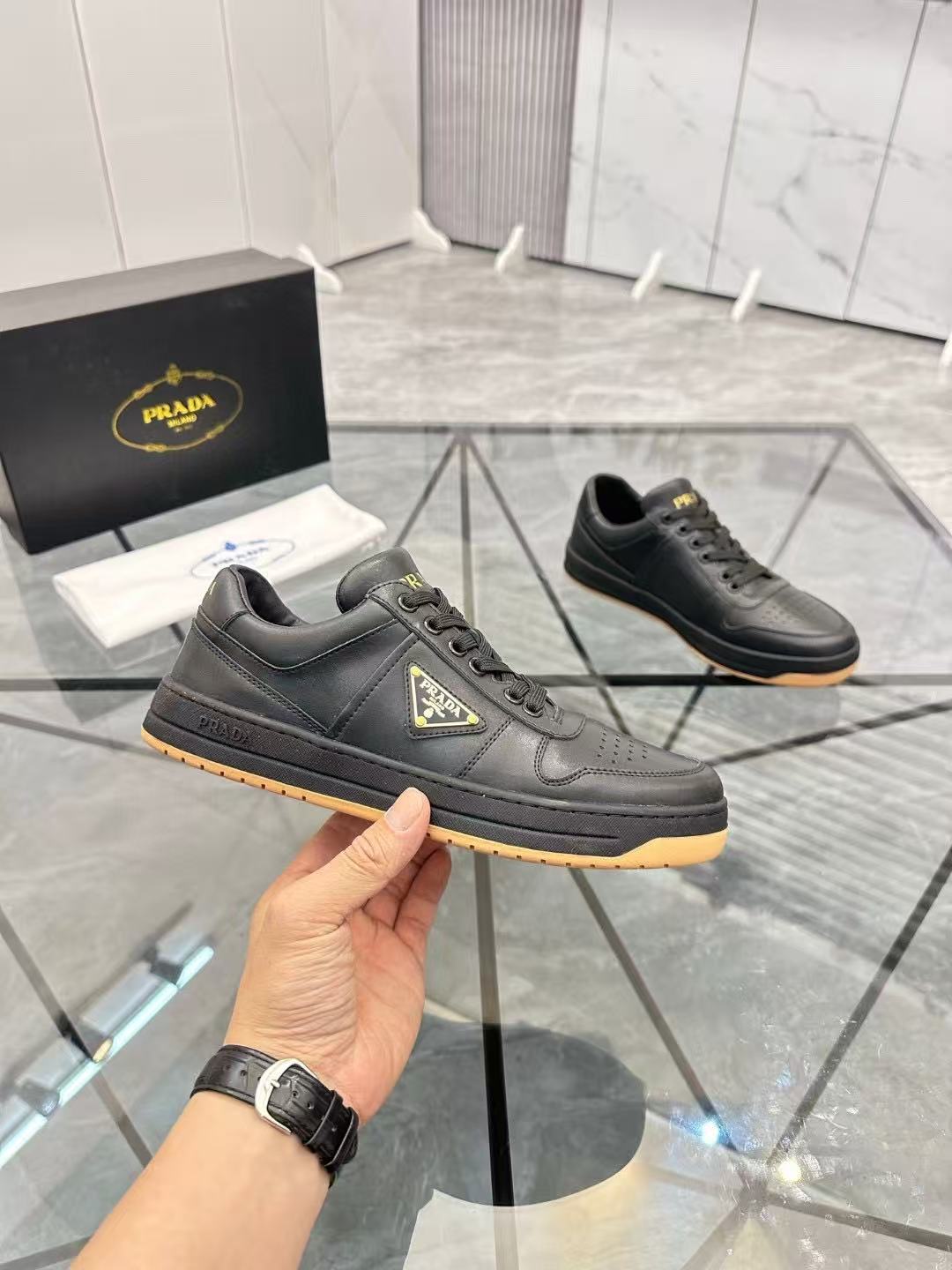 Prada プラダ ダウンタウン ナッパレザー スニーカー