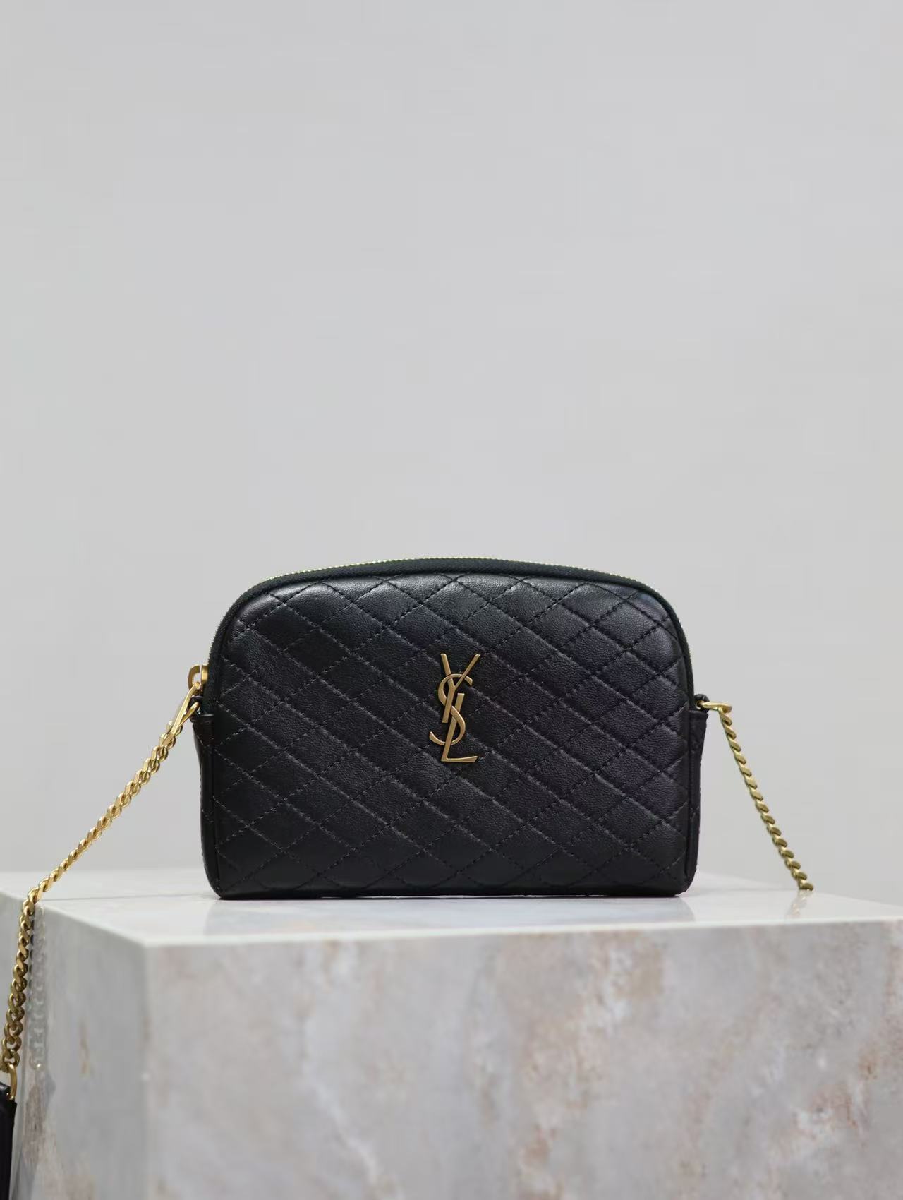 Saint Laurent サンローラン ギャビー カメラバッグ（ラムスキン）
