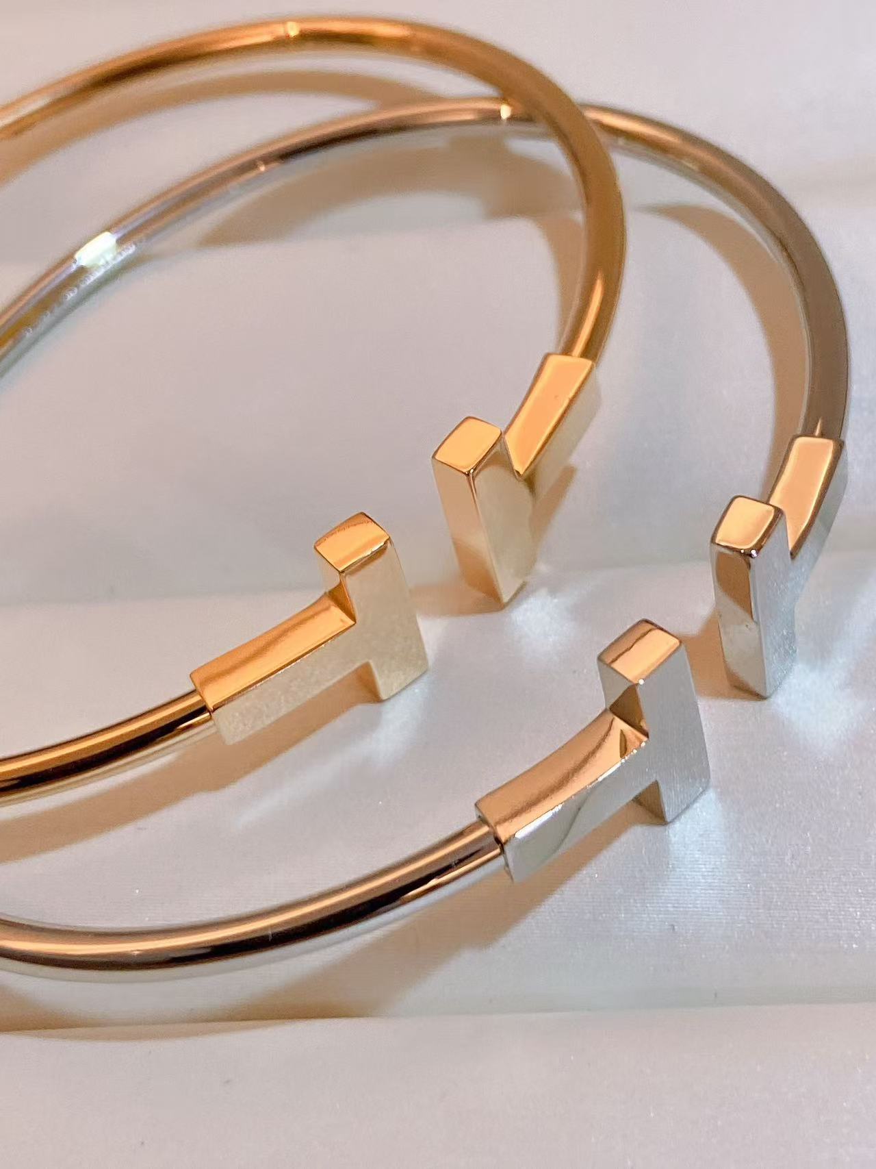 ティファニー T ワイヤー ブレスレット ローズゴールド