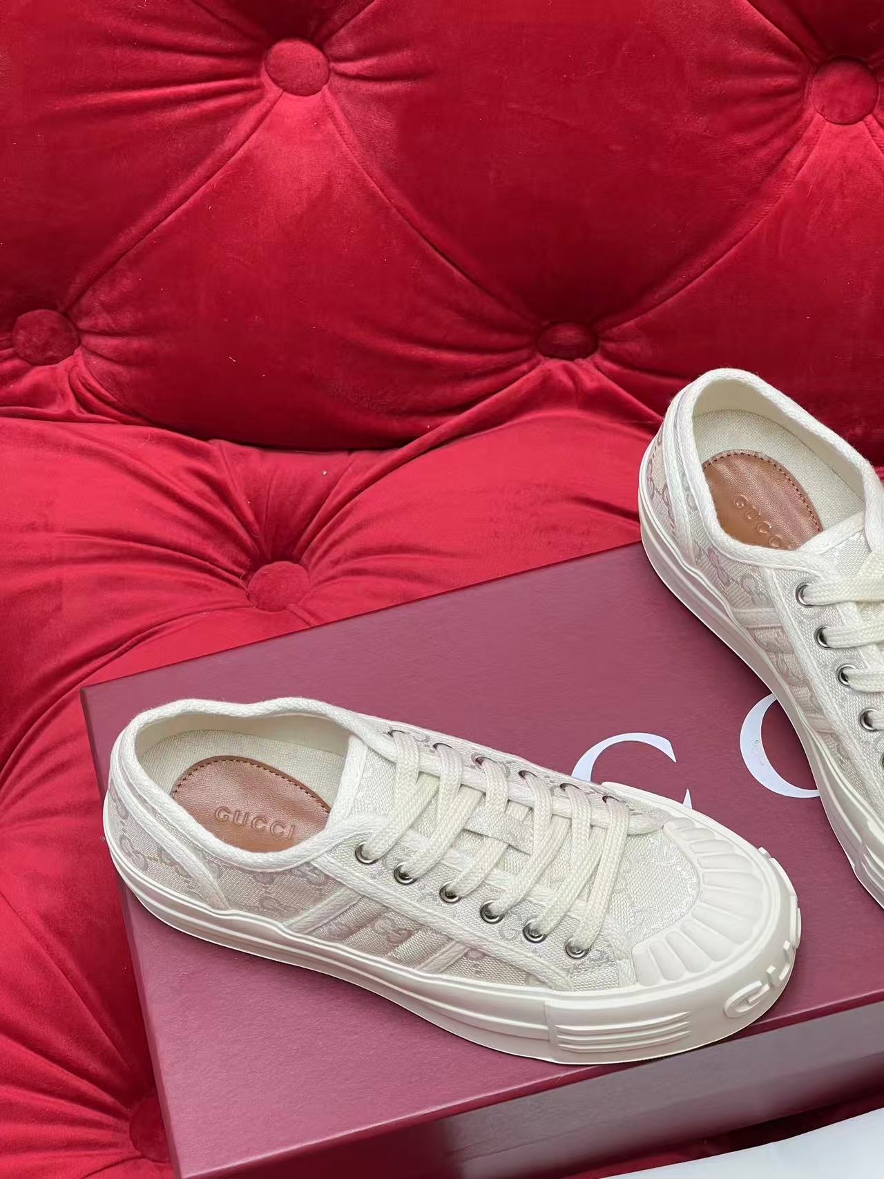 GUCCI ウィメンズ チャンキー スニーカー