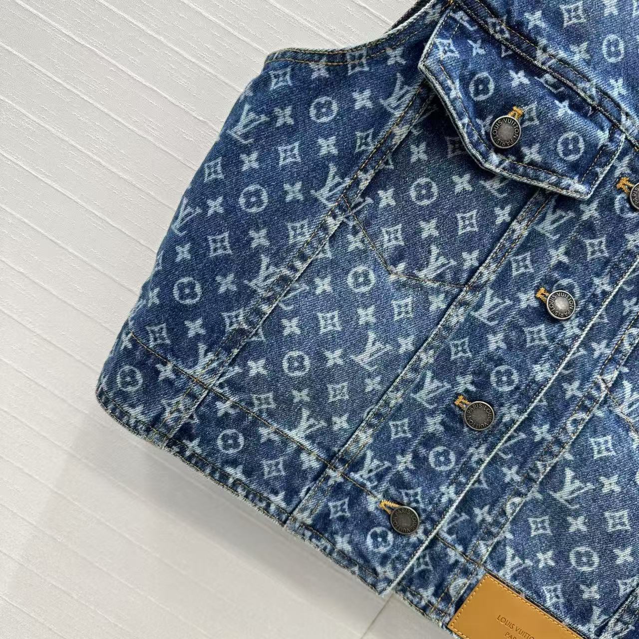 Louis vuitton スリーブレス モノグラム デニム ジャケット