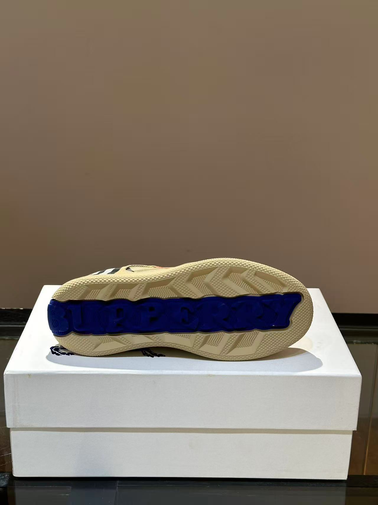 Burberry チェック テラススニーカー