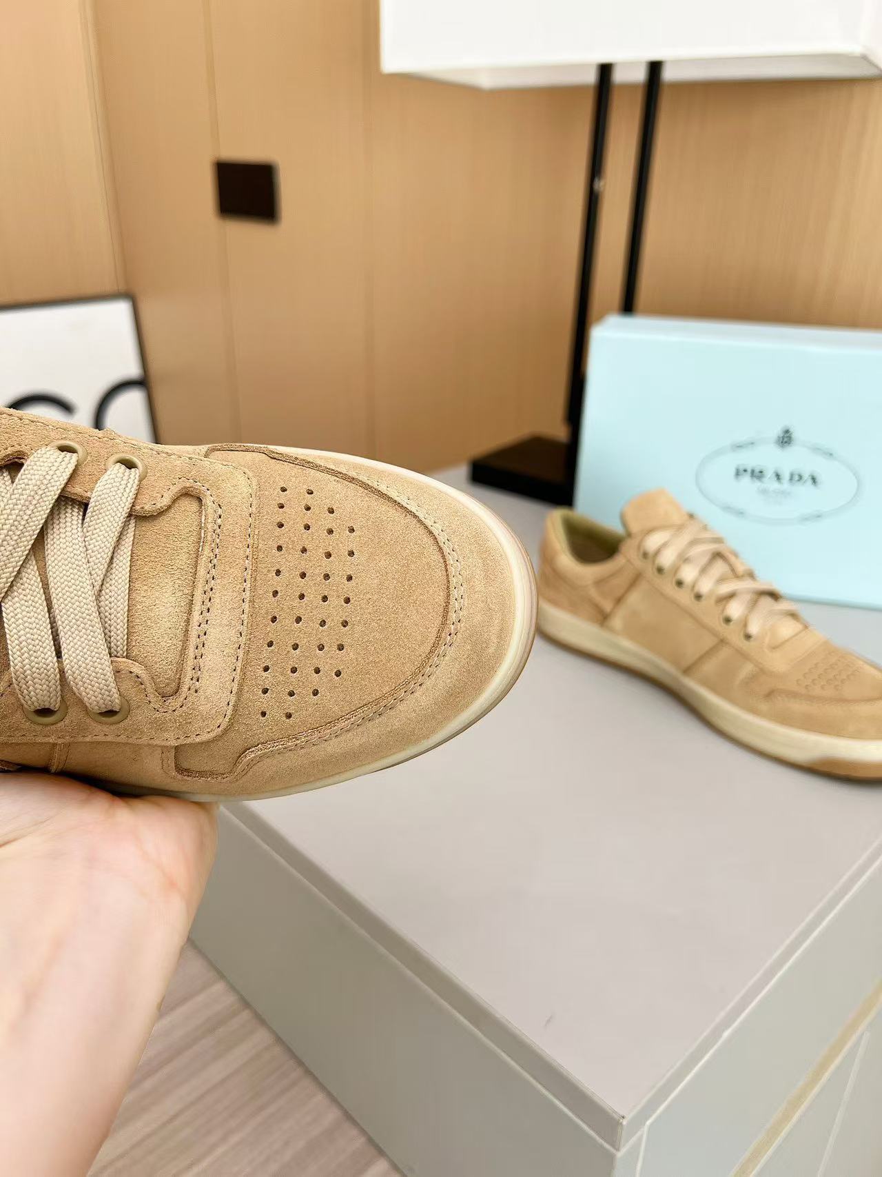 Prada プラダ ダウンタウン デラヴェスエード スニーカー