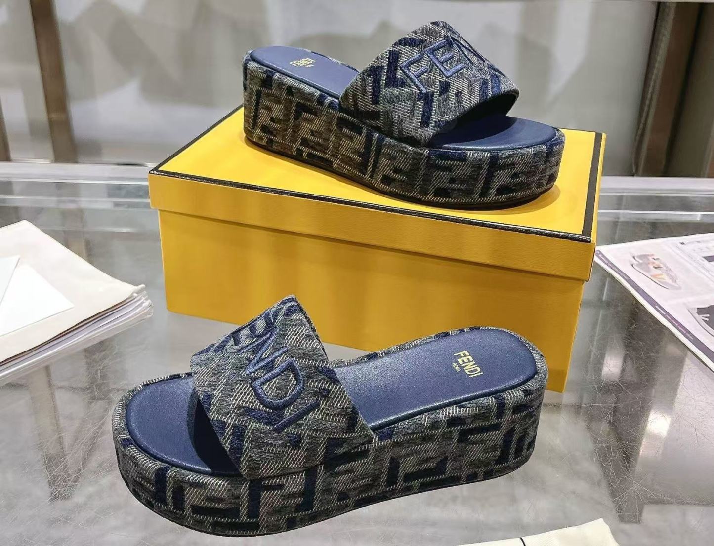 Fendi フェンディ サンシャイン ブルーFFデニム フラットフォームスライド