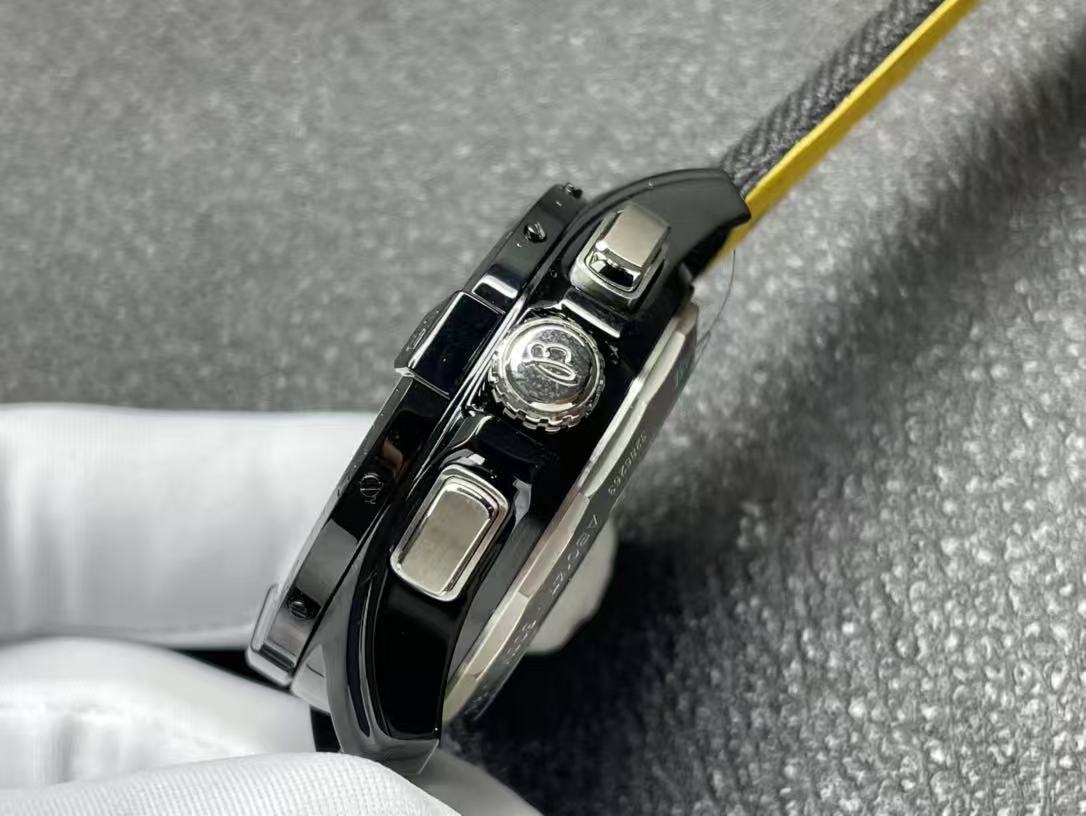 Breitling ブライトリング  アベンジャー B01 クロノグラフ 44 ナイト ミッション ダスト デビルズ