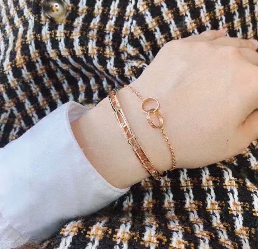 Cartier Love bracelet, on chain 【オンライン限定】Love ブレスレット  チェーン