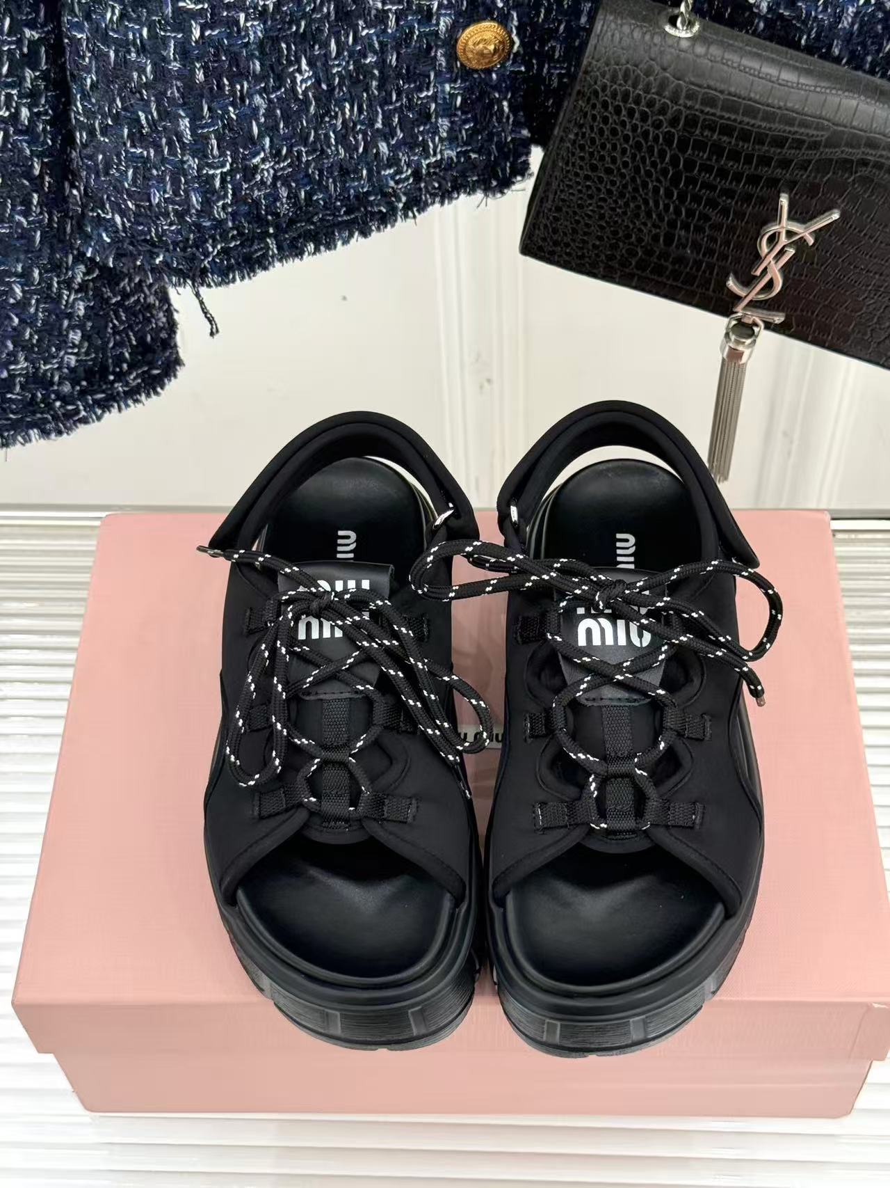 miumiu チャンキー ネオプレン サンダル