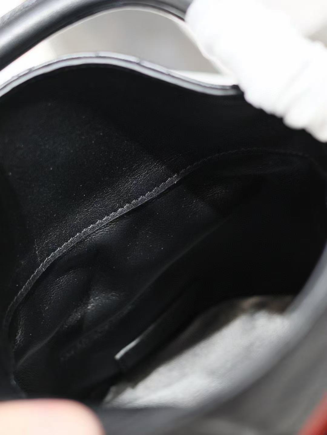  Saint Laurent サンローラン ギャビー バケットバッグ（ラムスキン）